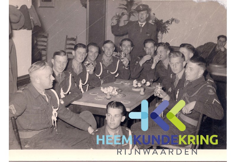 Douane Staand achter Gerrit v-d Laag Coll. HKR